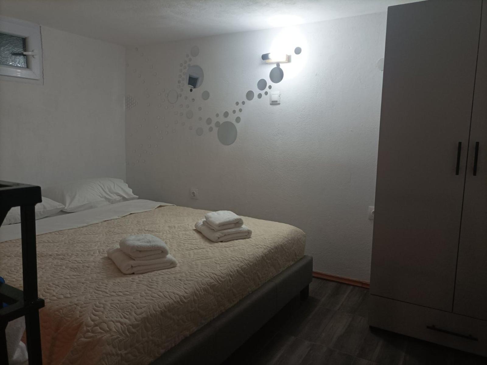 Βαχος Rooms 5 Tseratsiá 외부 사진